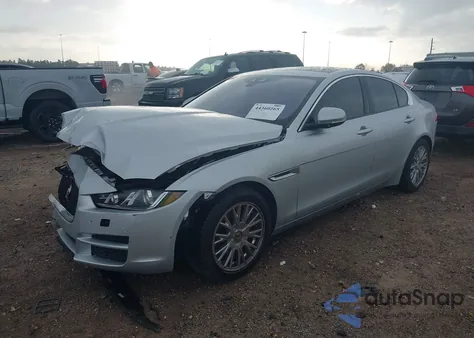 2017 Jaguar Xe z USA, uszkodzony, nr VIN SAJAD4BG7HA961082